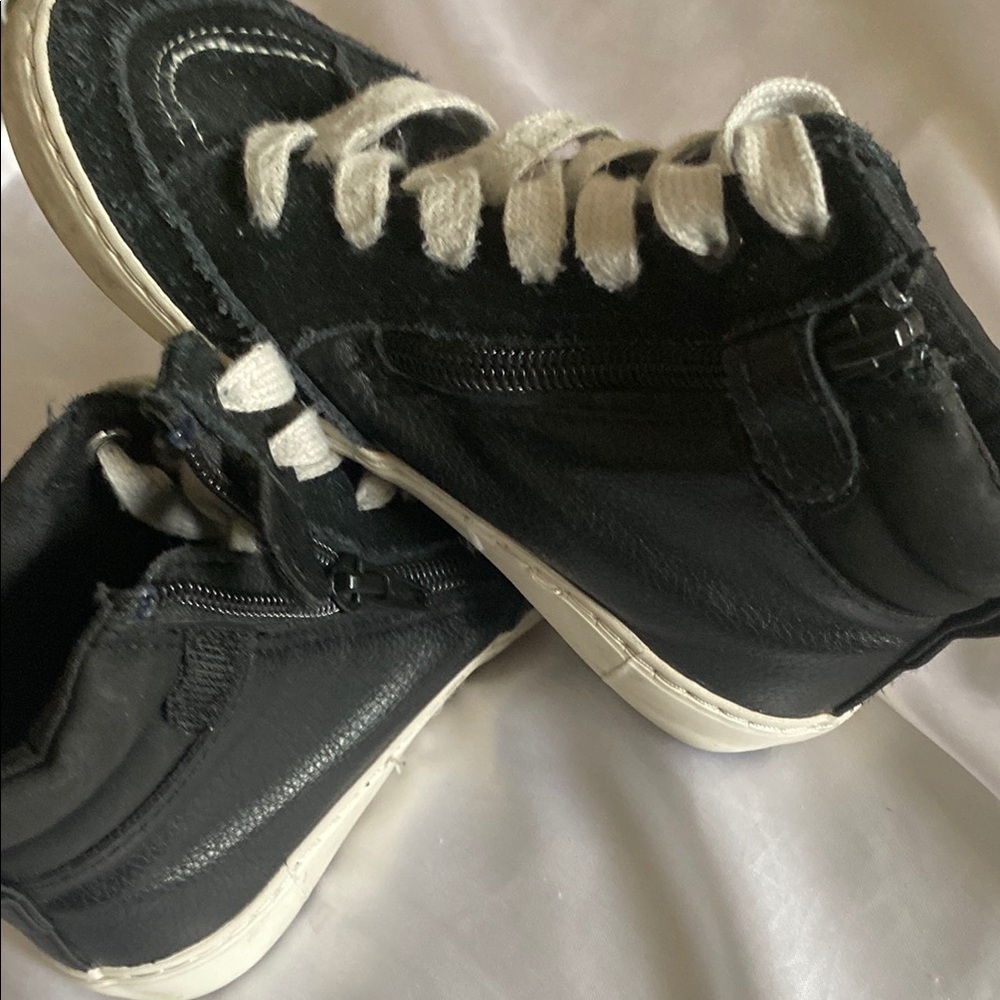 Black and White High-Top Sneakers with Contrast Laces - Picture 5 of 8
